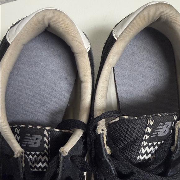 New Balance 410 Retro Black and White Light Weight Sneakers EUC - Picture 8 of 16